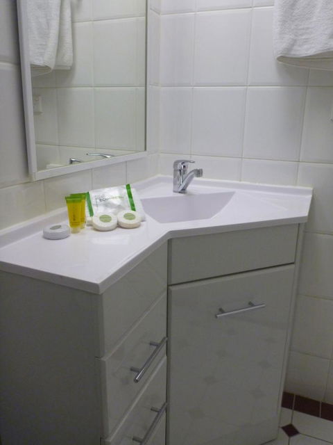 Ensenada Motor Inn And Suites - Australia Accommodation 15