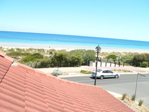 Brighton Beach House - Australia Accommodation 11