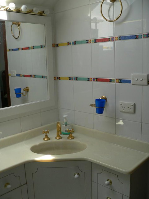 Brighton Beach House - Australia Accommodation 9