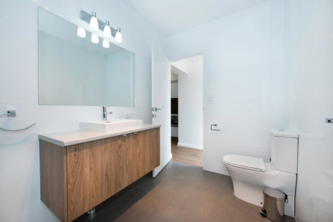 Loxton Courthouse Apartments - Australia Accommodation 14