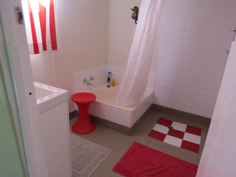 The Pig And Whistle - Australia Accommodation 11