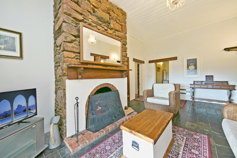 Vineyard Cottage BnB - Australia Accommodation 14