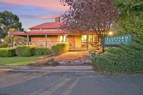 Vineyard Cottage BnB - Australia Accommodation 8