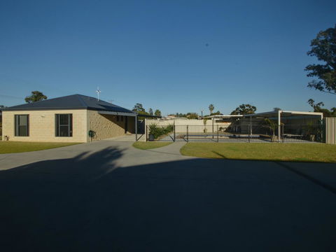 DBJ Holiday Units - Australia Accommodation 1