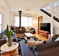 Hudson Bay  Basin View-Pet Friendly-15 Mins to Hyams Beach - Australia Accommodation