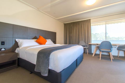 Mick O\'Sheas - Australia Accommodation 0