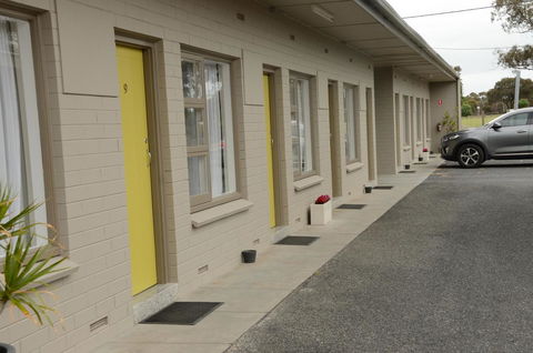 105 On The Park - Australia Accommodation 5