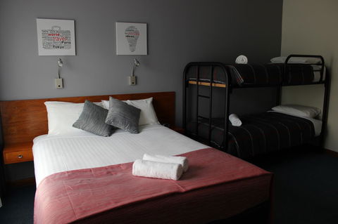 105 On The Park - Australia Accommodation 4