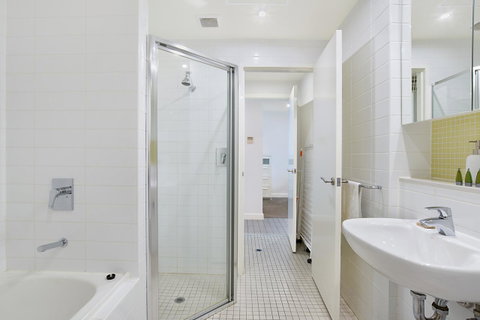 Beachside Luxury & Comfort, Ocean Views In Glenelg - Australia Accommodation 18