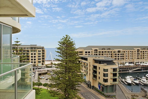Beachside Luxury & Comfort, Ocean Views In Glenelg - Australia Accommodation 25