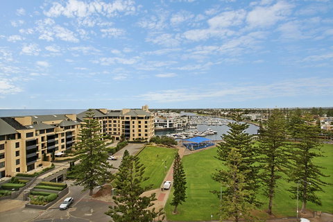 Beachside Luxury & Comfort, Ocean Views In Glenelg - Australia Accommodation 26