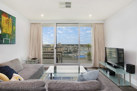 Beachside Luxury & Comfort, Ocean Views In Glenelg - Australia Accommodation 8