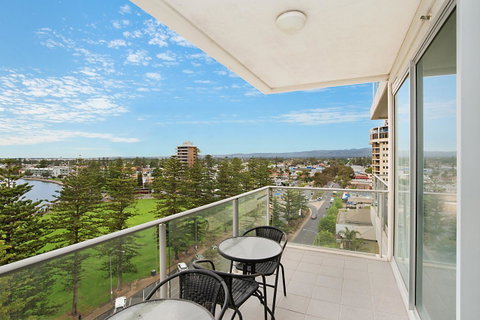 Beachside Luxury & Comfort, Ocean Views In Glenelg - Australia Accommodation 23