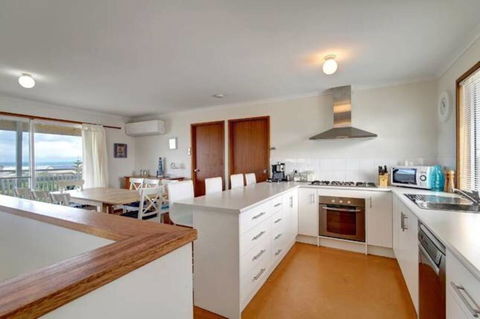 SeaWatch-Sea Views - Australia Accommodation 3