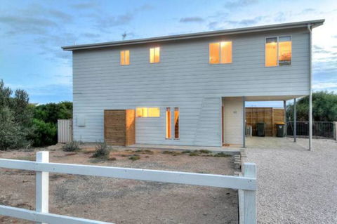 SeaWatch-Sea Views - Australia Accommodation 9