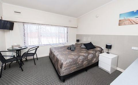 Blue Lake Motel - Australia Accommodation 7