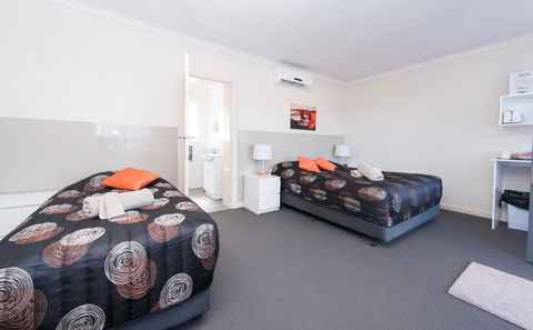 Blue Lake Motel - Australia Accommodation 1