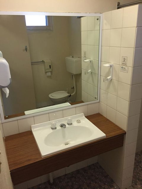 Blue Lake Motel - Australia Accommodation 28