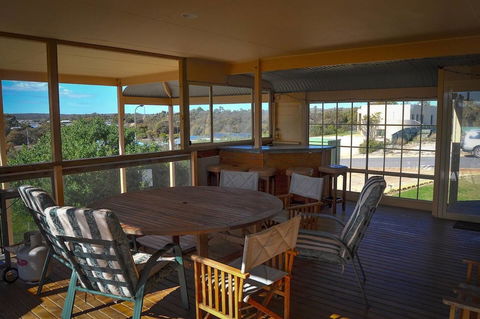 Baywatch - Australia Accommodation 0