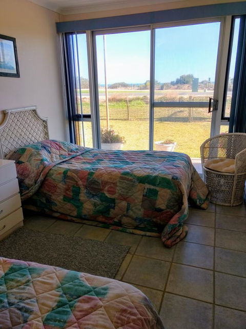 Seafront Shack - Australia Accommodation 8