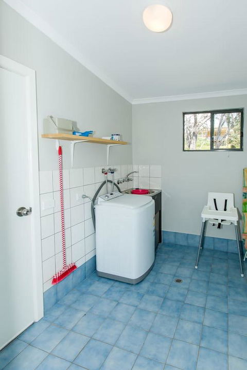 Desert Pea - Australia Accommodation 12