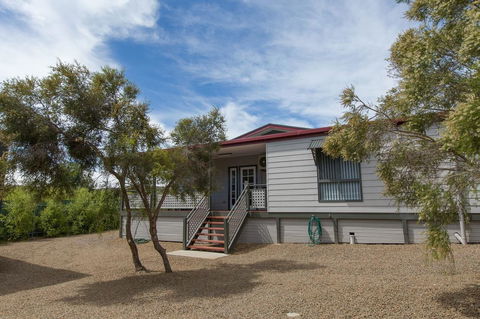 Desert Pea - Australia Accommodation 11