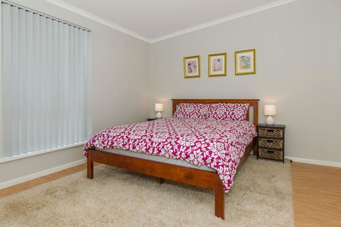 Desert Pea - Australia Accommodation 8