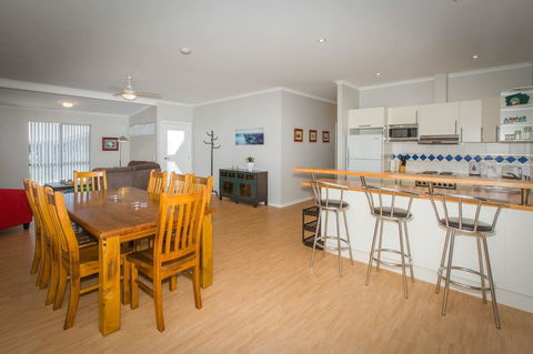 Desert Pea - Australia Accommodation 5