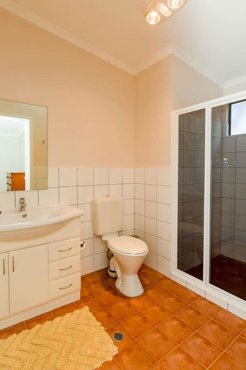 Desert Pea - Australia Accommodation 10