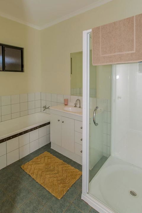 Desert Pea - Australia Accommodation 13