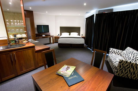 The Commodore - Australia Accommodation 10