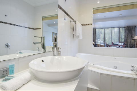 The Commodore - Australia Accommodation 43