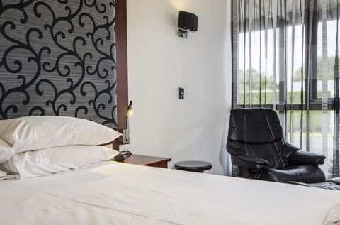 The Commodore - Australia Accommodation 38