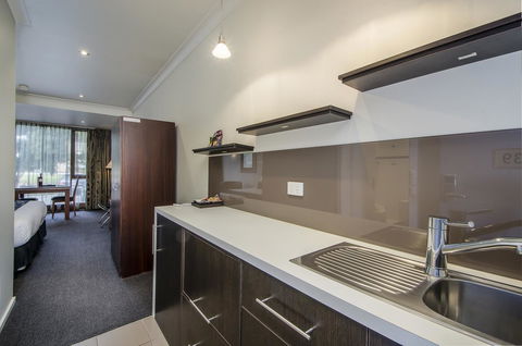 The Commodore - Australia Accommodation 42