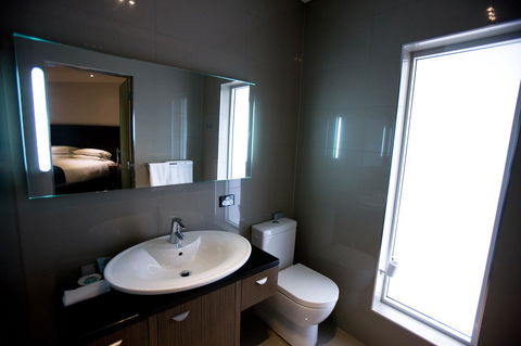 The Commodore - Australia Accommodation 13
