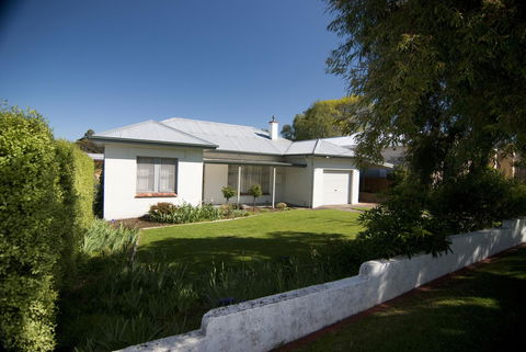 The Commodore - Australia Accommodation 20