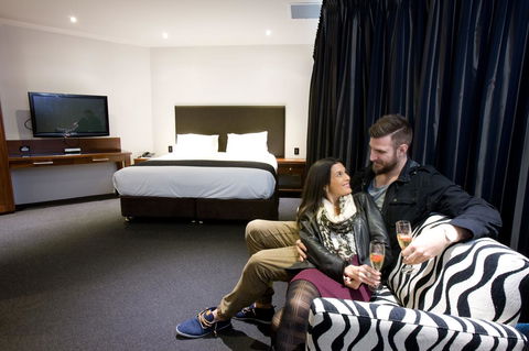 The Commodore - Australia Accommodation 37