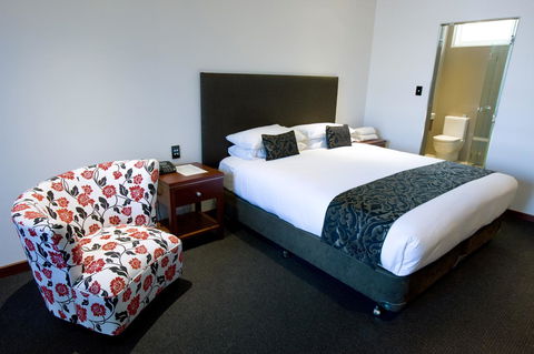 The Commodore - Australia Accommodation 11