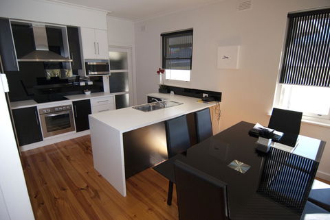 The Commodore - Australia Accommodation 16