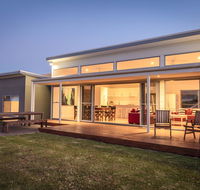 Middle River Beach House - East Wing - Australia Accommodation