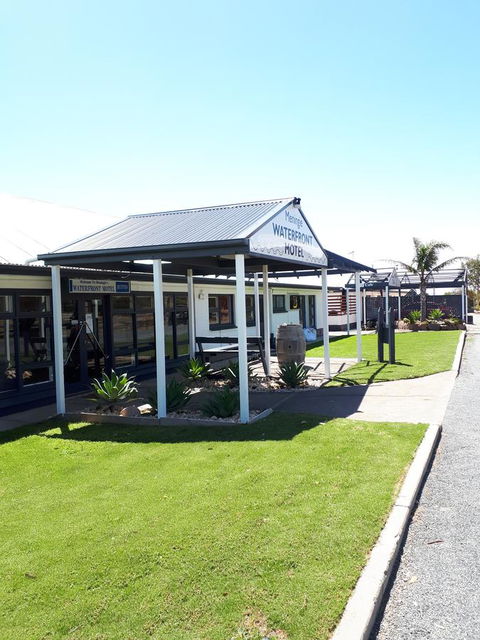 Meningie Waterfront Motel - Australia Accommodation 0