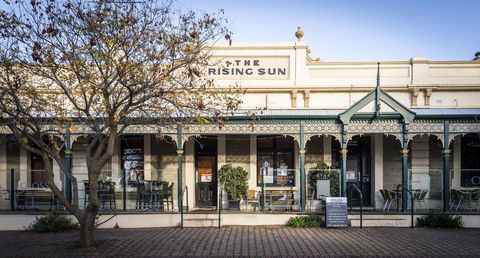The Rising Sun Hotel - Australia Accommodation 2