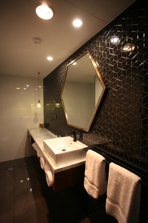 Ellen Hotel - Australia Accommodation 25