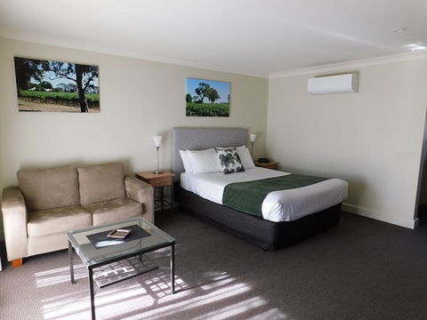 Alexander Cameron Suites - Australia Accommodation 9