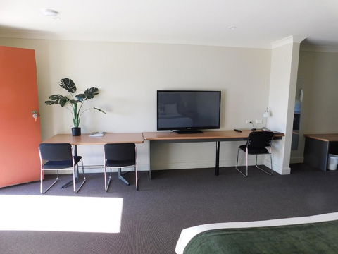 Alexander Cameron Suites - Australia Accommodation 10