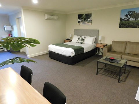 Alexander Cameron Suites - Australia Accommodation 8