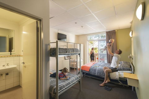 YHA Adelaide Central - Australia Accommodation 37