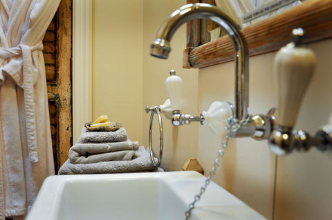 Athelney Cottage Bed And Breakfast - Australia Accommodation 9