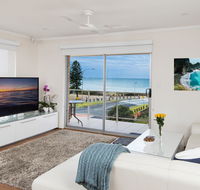 Stylish 3 Bedroom Beachview Apartment - Australia Accommodation