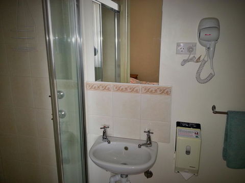 Sonbern Lodge Motel - Australia Accommodation 12